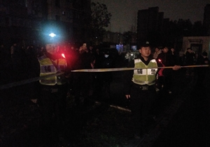 救人滅火忙不停 宗保隊(duì)員顯神威 ——五常輔警幫忙救人、救火